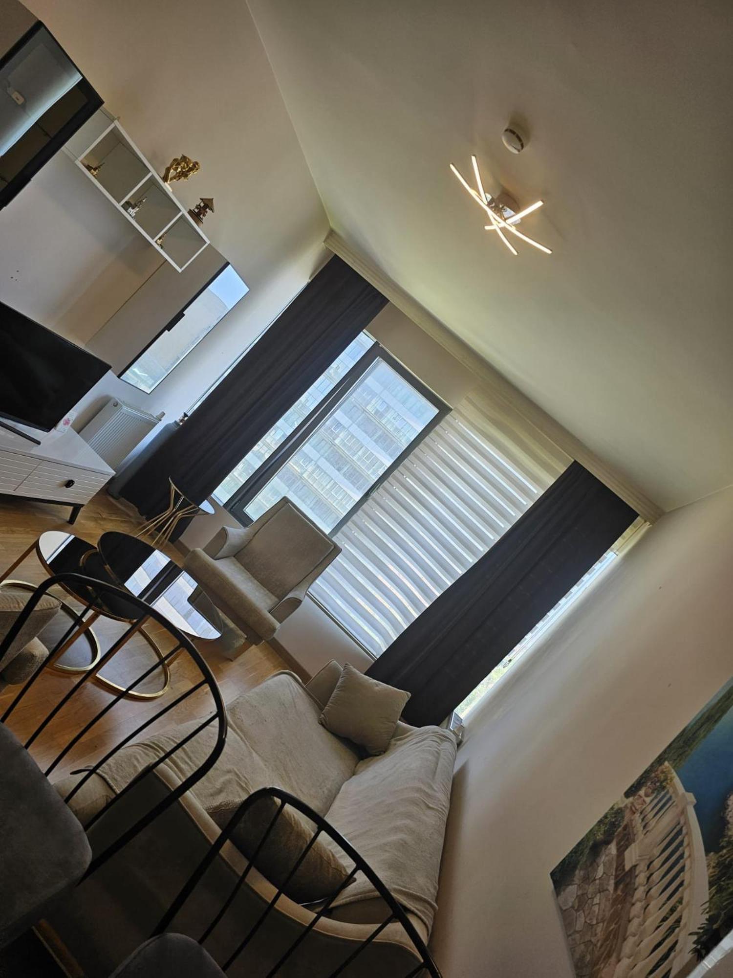 Outstanding 1+1 Bedroom Available *